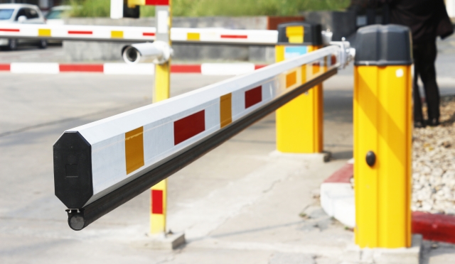 Furnizare și instalare bariere, porți și sisteme complexe de restricție a accesului